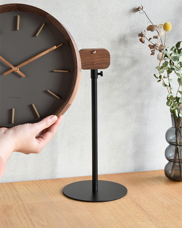 置き型としての新しいスタイル。時計スタンド「Clock Stand」