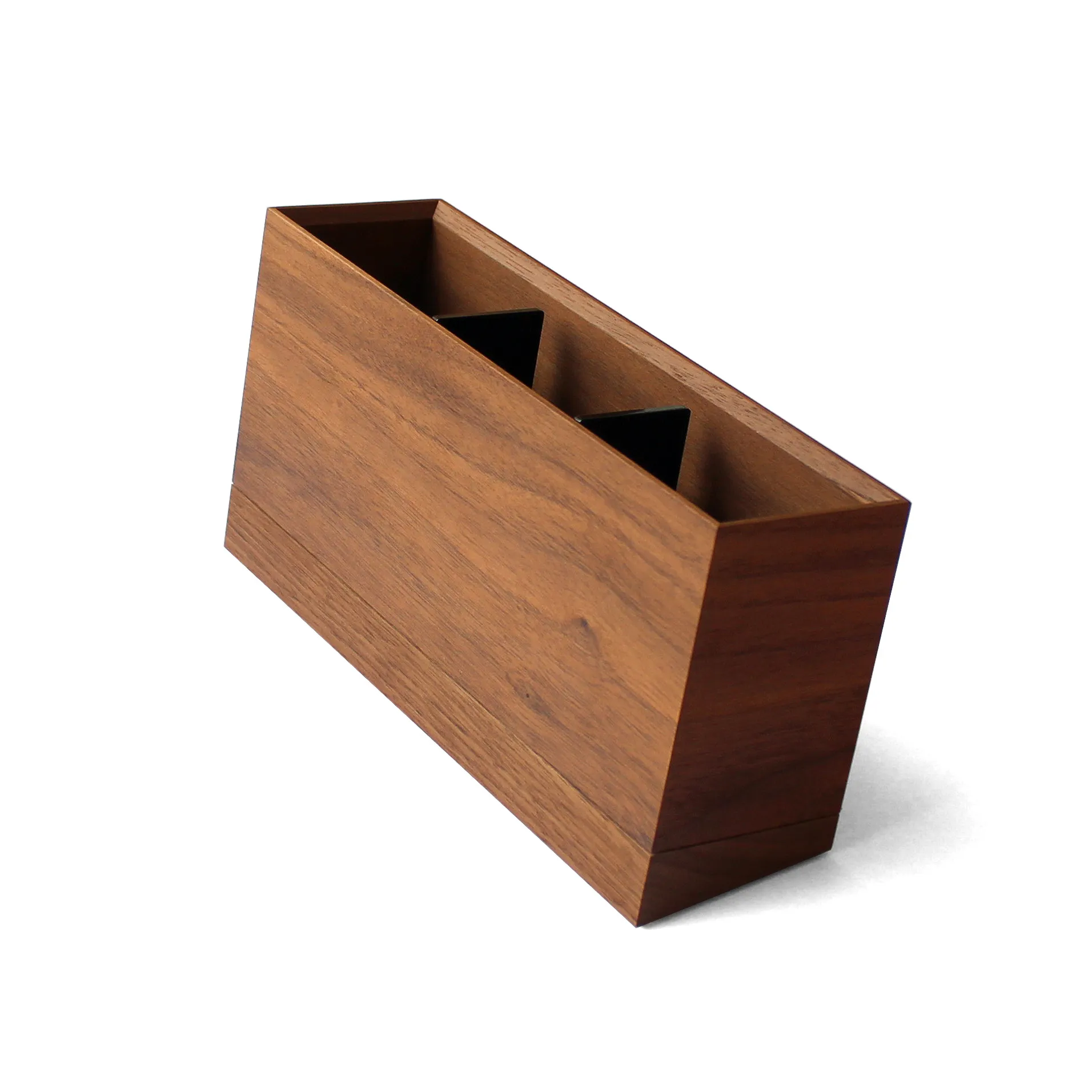 木目が美しく重厚感あふれる木製リモコンスタンド