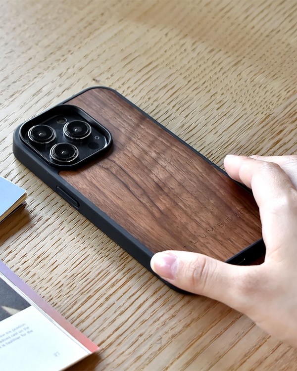 ハードケースと天然木を融合したiPhone14Pro専用木製ケース