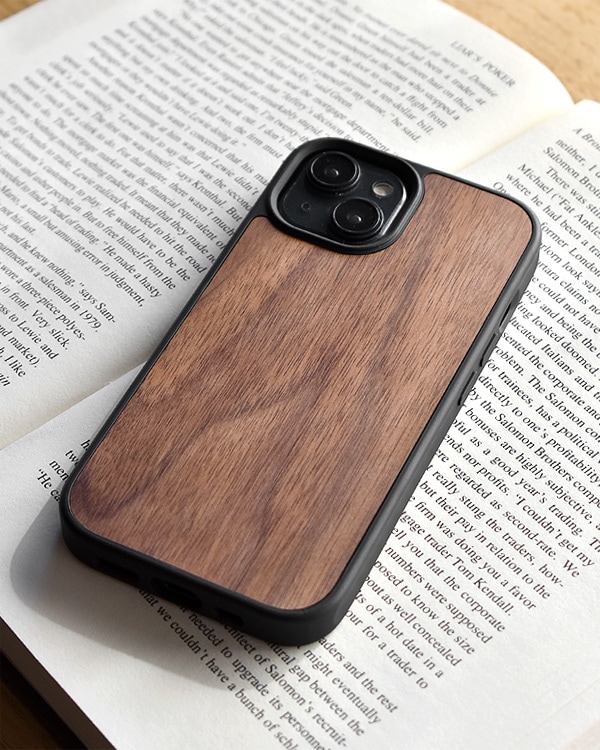 ハードケースと天然木を融合したiPhone15専用木製ケース