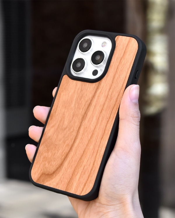 ハードケースと天然木を融合したiPhone 15Pro専用木製ケース