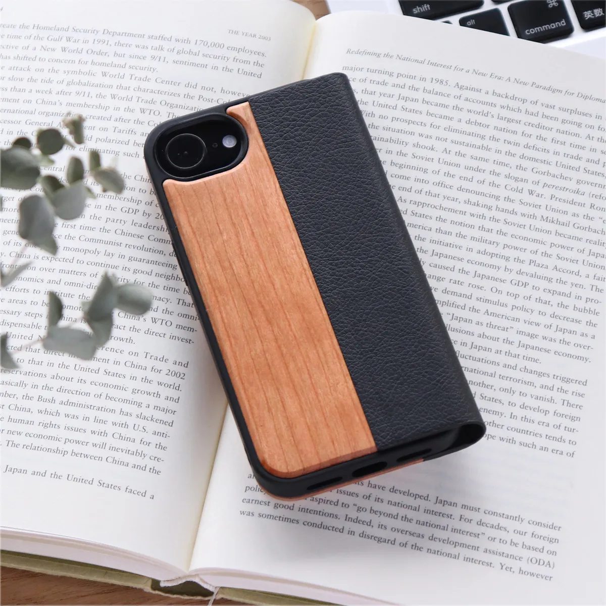 手帳型の木製アイフォンケース「iPhone17e FLIPCASE」が入荷