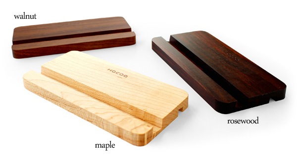 メープル・ウォールナット・ローズウッドの高級木材から選べる木製iPhoneスタンド
