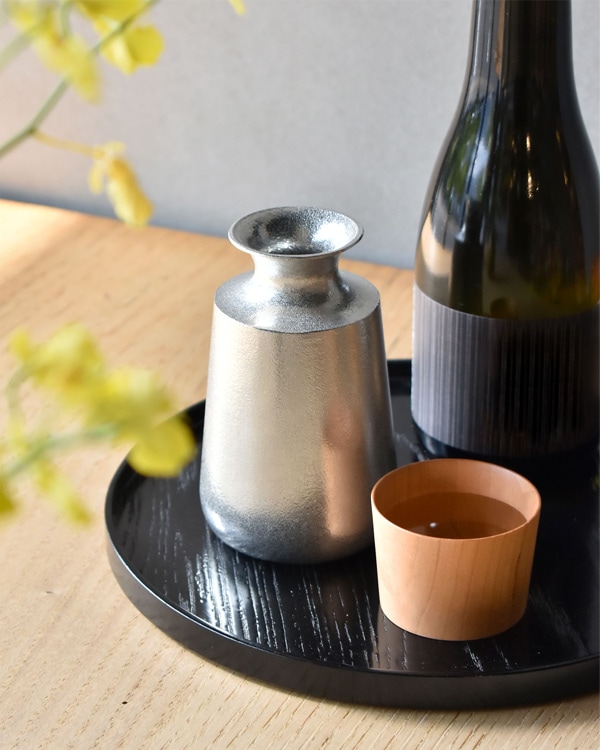 Hacoa×能作】「Sake Set」収納時の佇まいも美しい、錫の徳利と天然木のお猪口セット おしゃれな北欧風木製雑貨・贈り物・名入れギフト  Hacoaオンラインストア