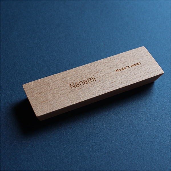 木製USBメモリに名入れ刻印をしてオリジナルのプレゼントに