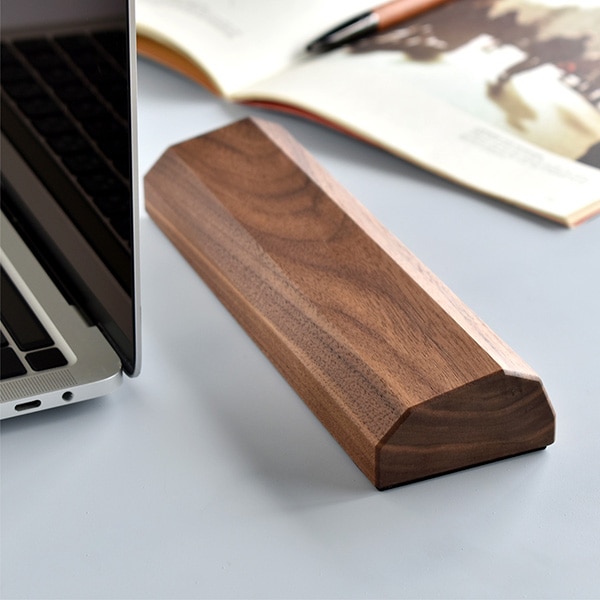 パソコン作業がより快適になる
ノートパソコンスタンド「Laptop Stand Bar/Ball」が入荷