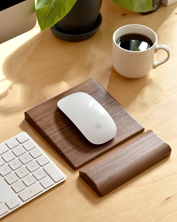 自分のスタイルに合わせられるフレキシブルな木製マウスパッド「Mouse Pad」