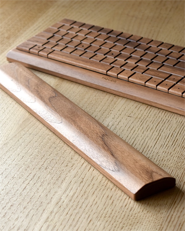 【木製キーボード専用】贅沢に無垢材から削り出して仕上げたパームレスト「Palm Rest」