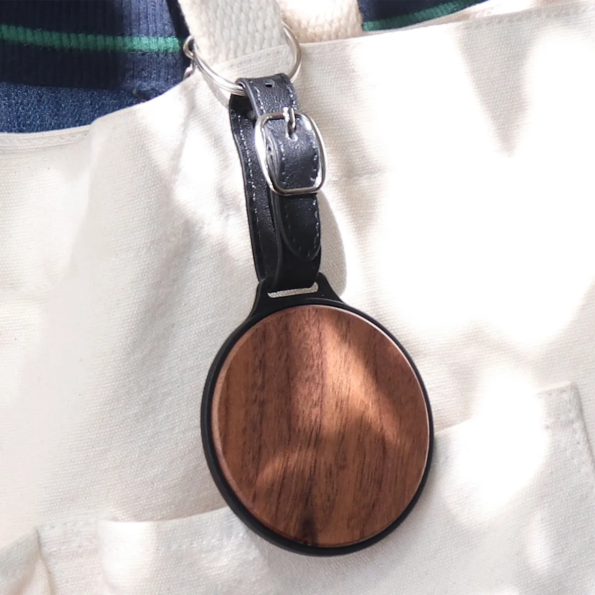 「Keyholder-Pick」手軽に取付けられるマグネットキーホルダー