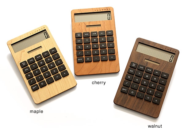 メープル・チェリー・ウォールナットの天然木板材をアクセントとしてプラスした電卓