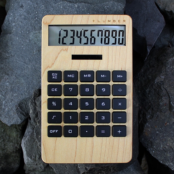 木の質感が手触りの良さを生む、かわいい木製ソーラー電卓