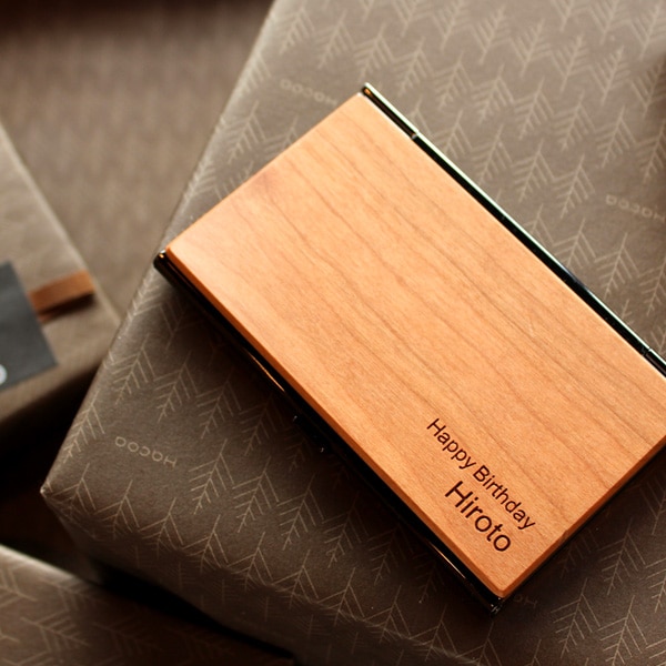 重厚感のあるステンレス素材と銘木をあわせた木製名刺入れ・カードケース