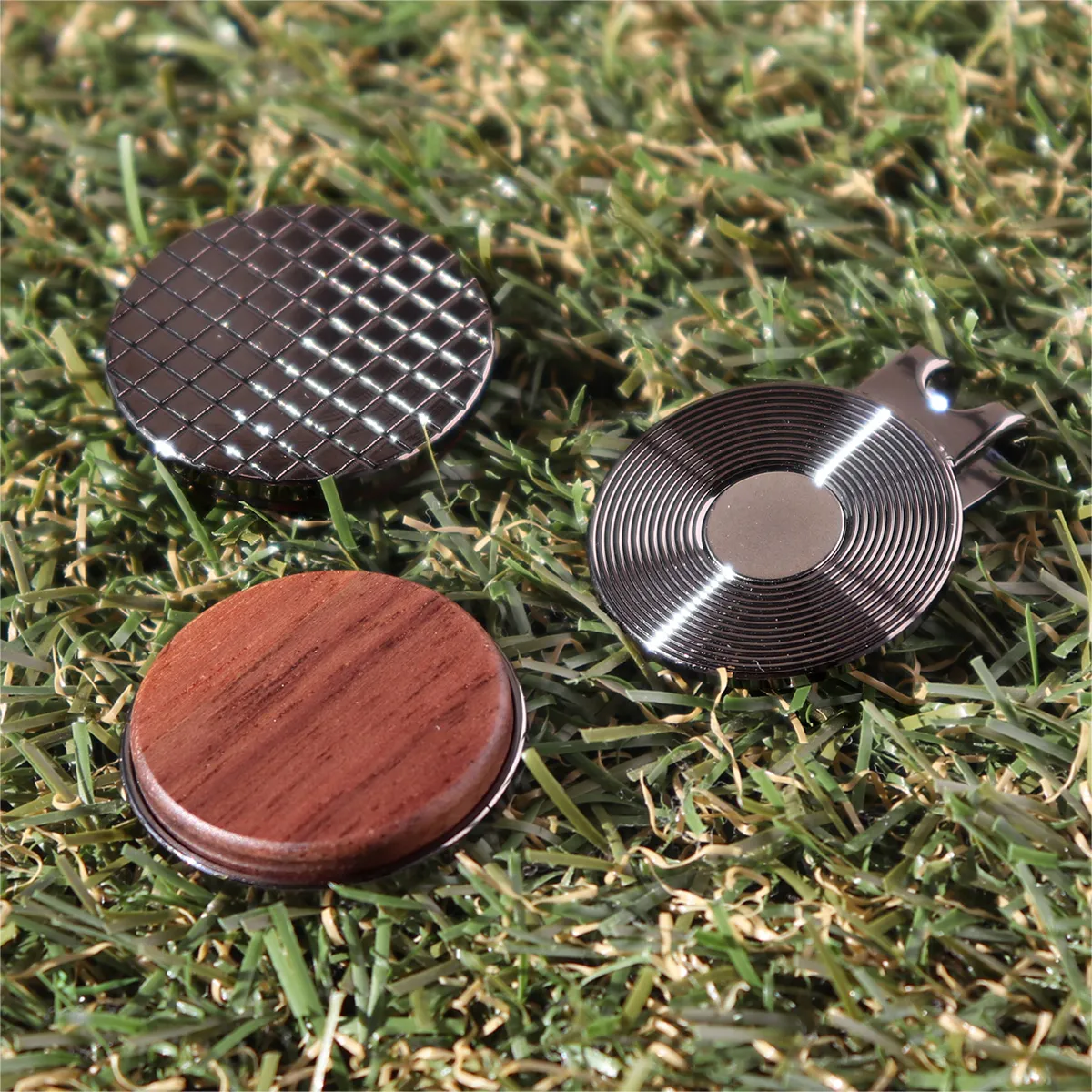 マグネット式&スマートに使えるクリップタイプ