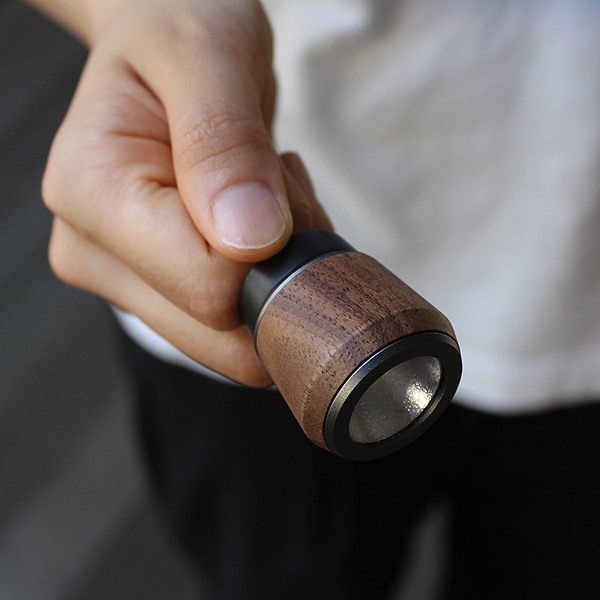 Sale Led Handy Light Mini 優しい手触り 小さい木の懐中電灯 Ledライト ランタン おしゃれな北欧風木製雑貨 贈り物 名入れギフト Hacoaオンラインストア