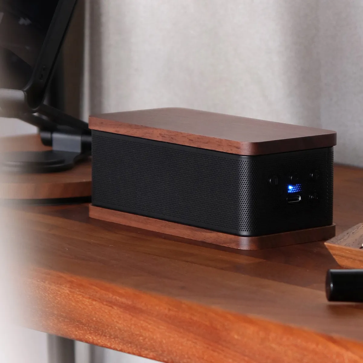 待望の再入荷】音楽を楽しみ、空間を彩る。木製Bluetoothモバイル