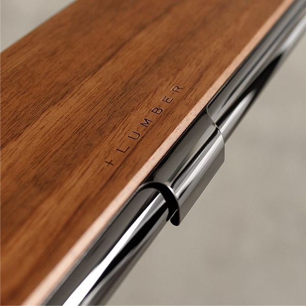 木材とステンレス共に素材が経年変化し、アンティークな趣へ表情を変える楽しみのある筆箱・ペンケースです。