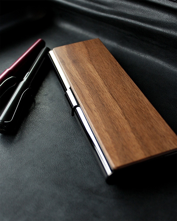 PEN CASE」重厚感のあるステンレス素材と銘木をあわせた木製筆箱・ペン