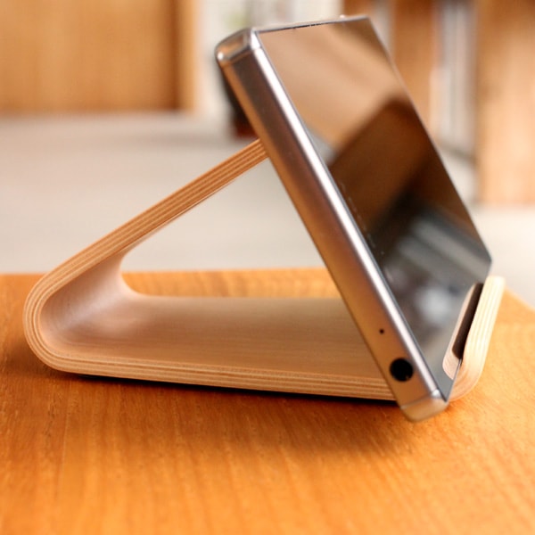 販売終了 L 成形合板を使った木製のスマホスタンド Plywood Smartphone Stand おしゃれな北欧風木製雑貨 贈り物 名入れギフト Hacoaオンラインストア