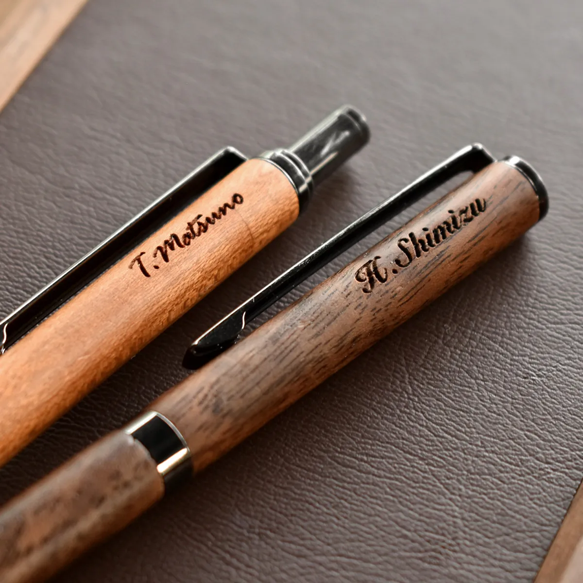 □ツイスト式「SLIM BALLPOINT PEN TWIST 1.0mm」細身のシルエットが