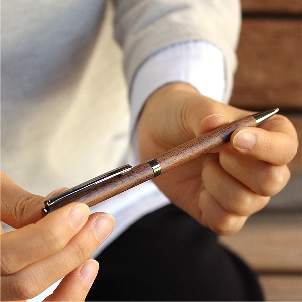 ツイスト式 Slim Ballpoint Pen Twist 1 0mm 世界に一つだけの回転式木製ボールペン 名入れ可能 おしゃれな北欧風木製雑貨 贈り物 名入れギフト Hacoaオンラインストア