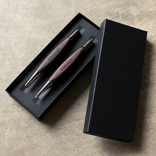 専用のギフトボックスに入った木製ボールペン・シャーペンのセット