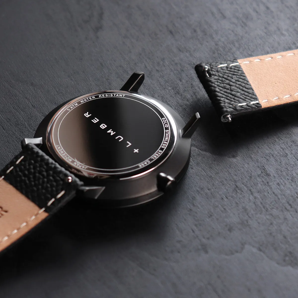 ベルトはワンタッチで着脱可能