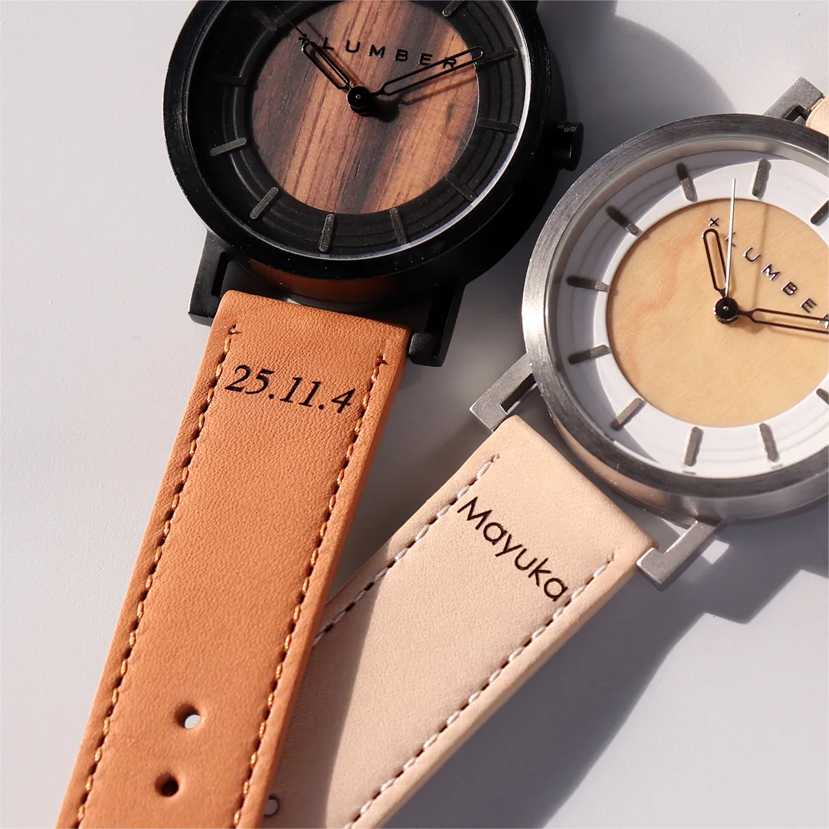 「木婚式」「記念日」に、名前や日付を刻印したペアウォッチ