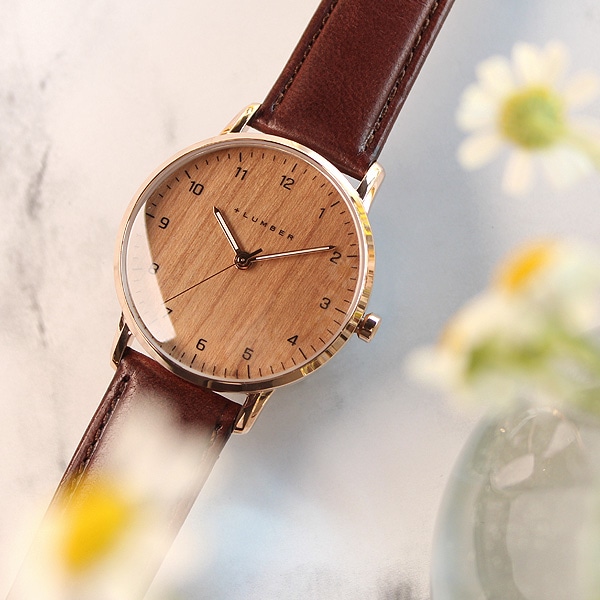 シンプルなスタイルが木目をより強調する木製腕時計、大きくて見やすいビッグフェイス仕様。