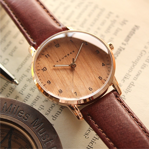 天然木を使用した腕時計は、世界に一つだけオリジナル。木材ならではの温かみを感じるウッドウォッチ。