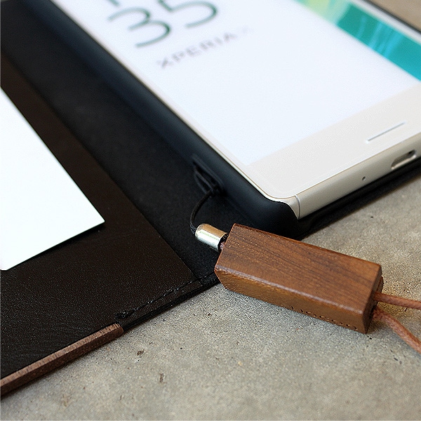 生産終了 Lumber X Performance 木目の美しさを活かした手帳型スマートフォンケース Xperia X Performance Flipcase So 04h Sov33 おしゃれな北欧風木製雑貨 贈り物 名入れギフト Hacoaオンラインストア