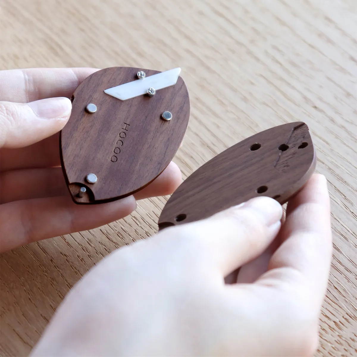 Box Opener」ついばむように、すっと開ける。小鳥モチーフの木製