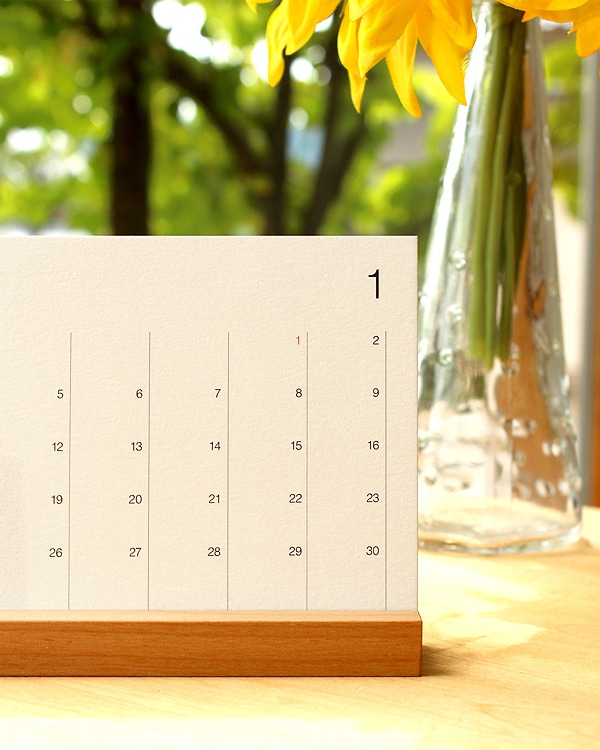 シンプルな卓上カレンダー Desk Calendar