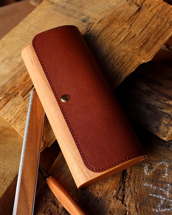 「Flap Pen Case」木と牛革を組み合わせたおしゃれな筆箱・ペンケース-北欧風木製雑貨・名入れの贈り物・ギフト通販 Hacoa