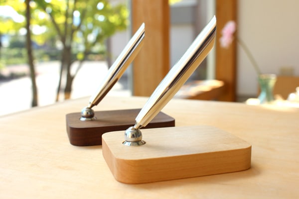 Pen Stand デスクに高級感を 木製ペンスタンド 北欧風デザイン おしゃれな北欧風木製雑貨 贈り物 名入れギフト Hacoaオンラインストア