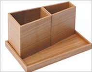 Hacoaデザインの、木製ペントレイ「Module tray」