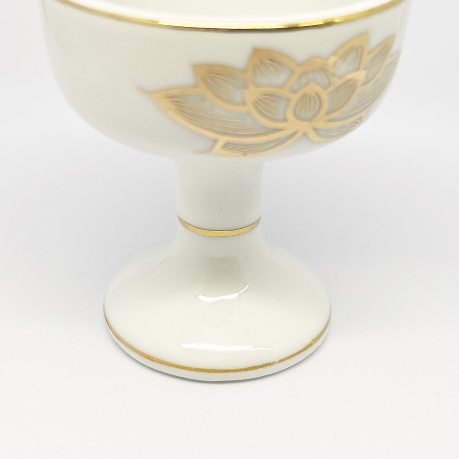 花瓶、蝋燭台、金杯、金メッキ仏飯器、写真立て、バンブー小皿などまとめ売り 仏飯器】 瀬戸物 白上金ハス（小～大） | 水・ご飯,仏飯器 | お仏壇の