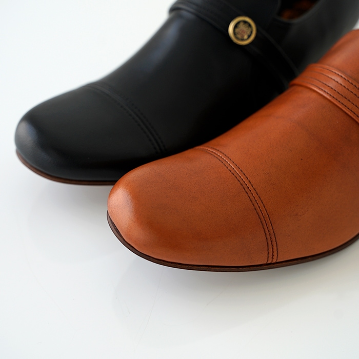 chausser（ショセ） エンブレム付きスリッポンシューズ C-248 靴通販