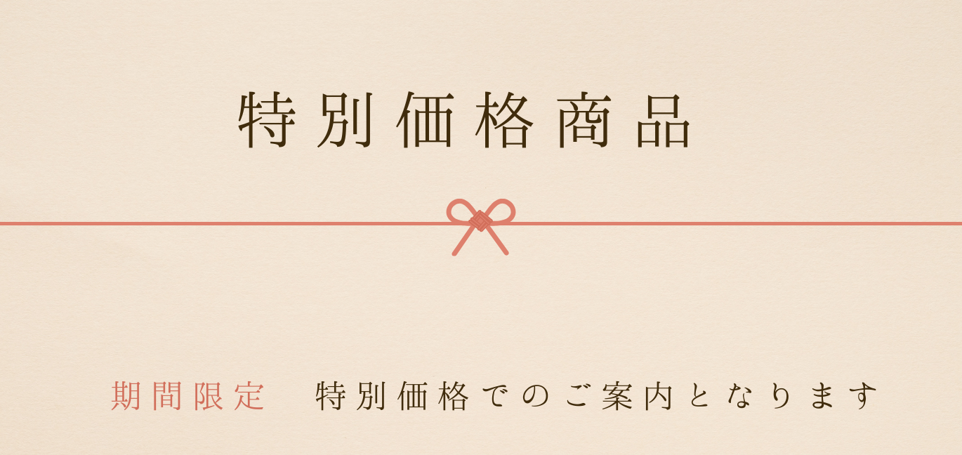 美しい刺繍の上に金彩加工をほどこしたお衣裳の、小三五親王飾り