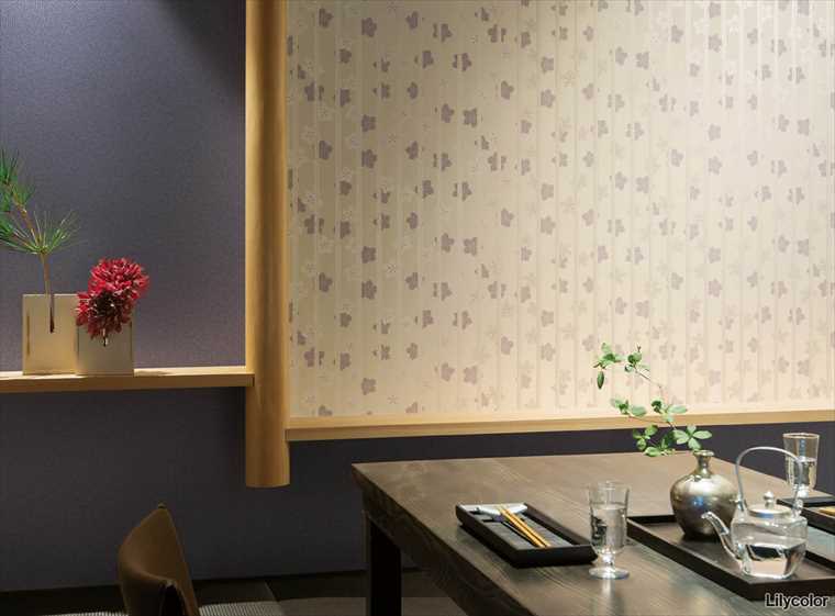 リリカラの壁紙kioi 石畳に葵・ひまわり・桔梗に子持ち縞・菊尽くしを施工した部屋