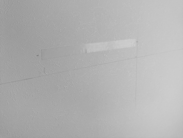 ファスナーテープのフックを貼り付ける様子