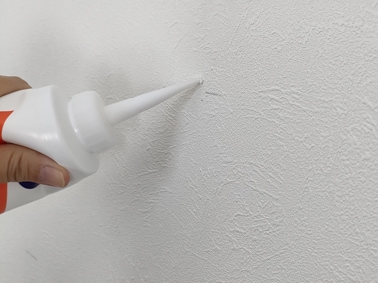 ジョイントコークを塗布する様子