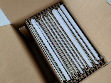 緩衝材で保護されたシラスパレット