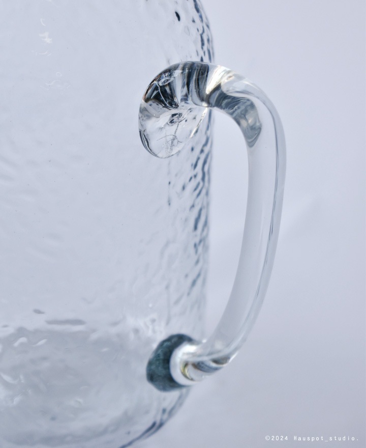 リサイクルガラスピッチャー｜1200ml｜テクスチャ―ガラス｜水差し