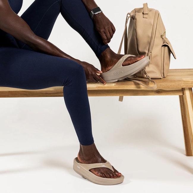 正規店購入　OOFOS ウーフォス OOMEGA ウーメガ 24cm 厚底 楽天市場】【送料無料】【国内正規品】OOFOS ウーフォス OOmega