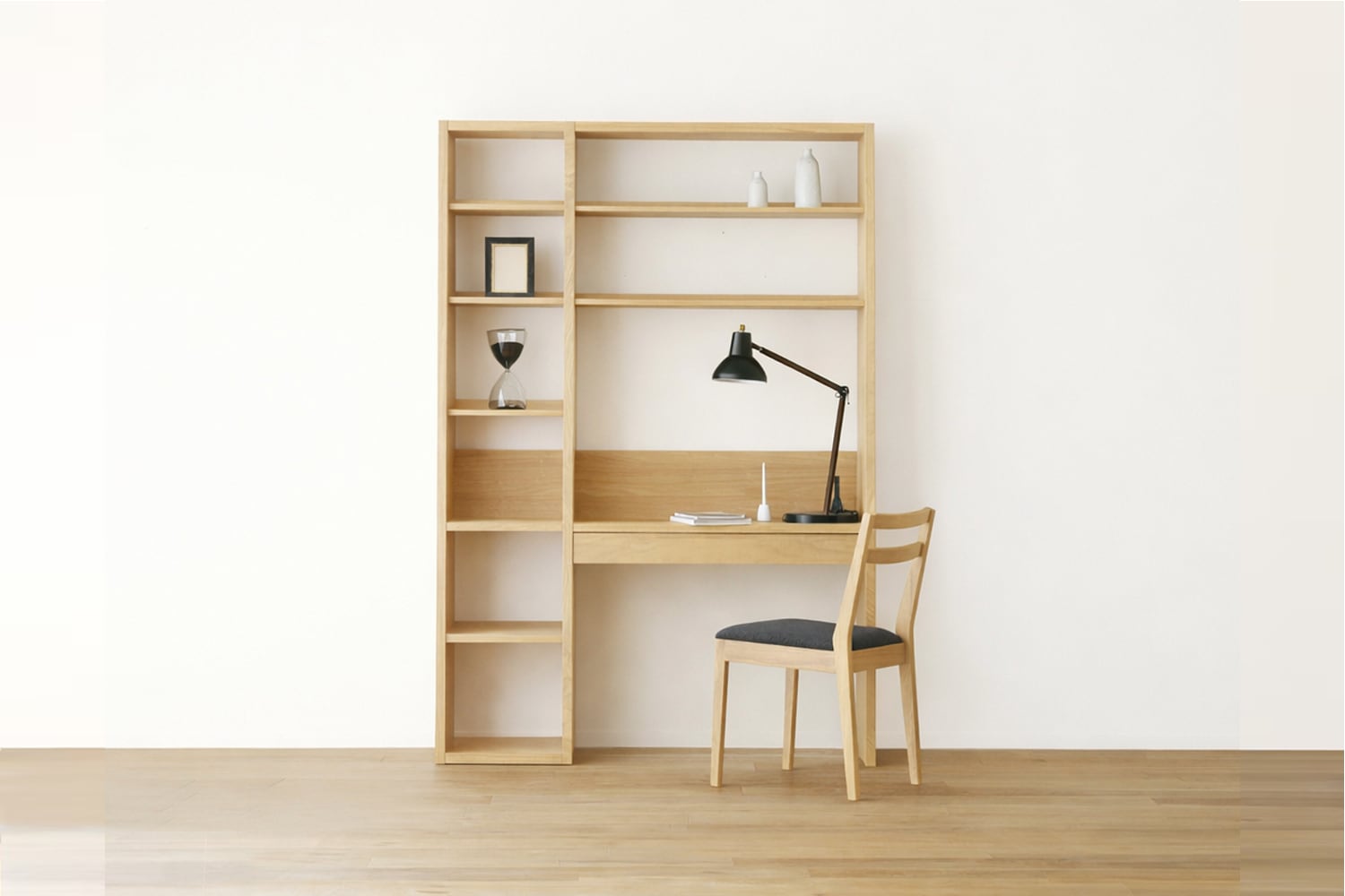 ウォルナットの壁面デスクイメージ