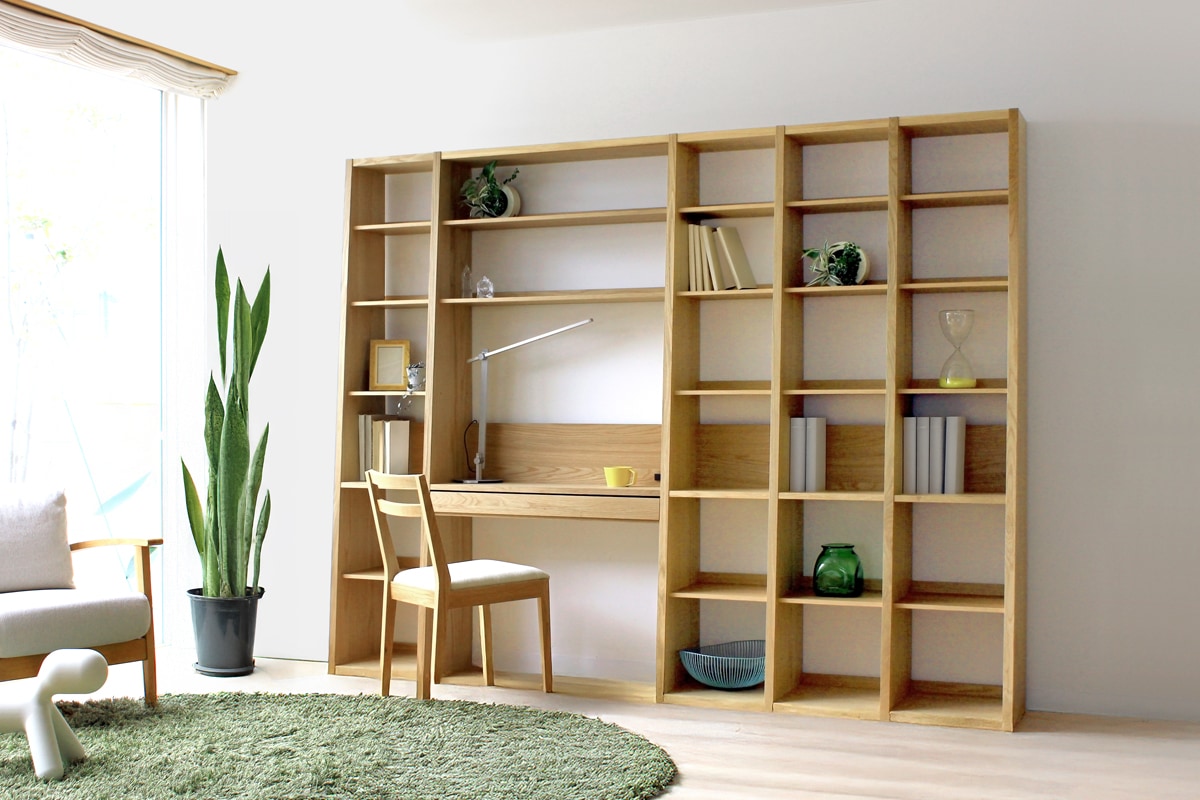 ホワイトオークの壁面デスクイメージ