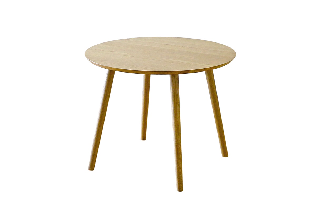 ウォルナットの円形のダイニングテーブル