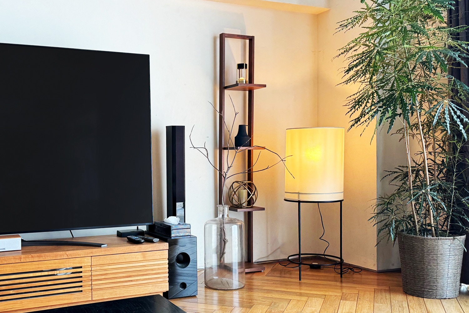 ウォルナットダイニングテーブルの