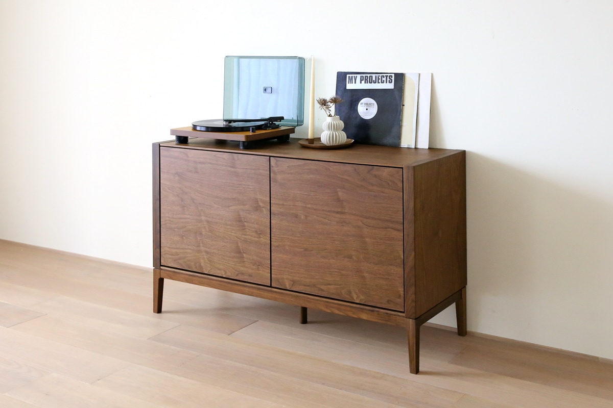 ウォルナットのデスクとチェア