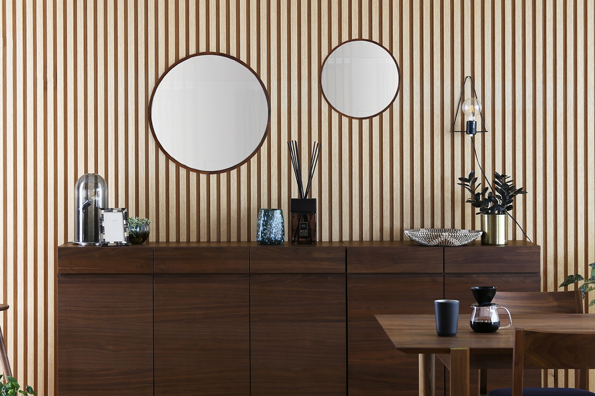 ベージュの2.5人掛けソファ